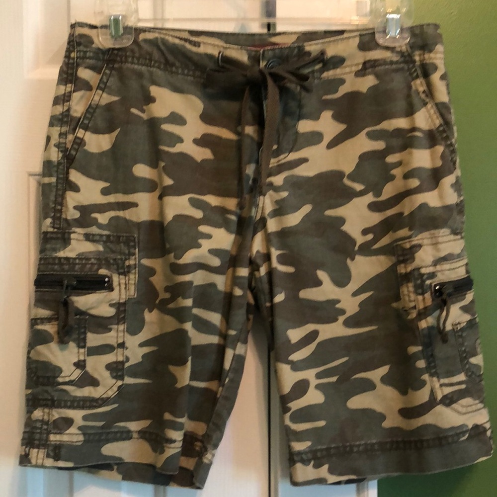 Union Bay camouflage cargo shorts